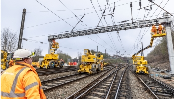 Picture of VolkerRail employee on site on the train tracks.