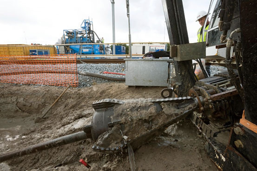 HDD between “live” rail and metro tracks – OV SAAL Schinkelbrug