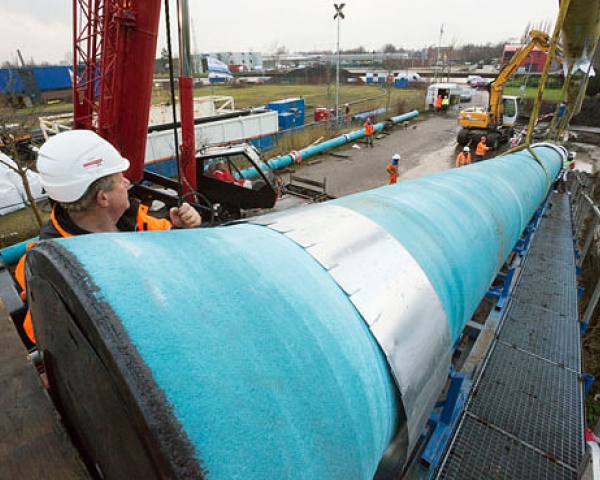 Installation of ductile iron pipeline under expanding canel in Groningen