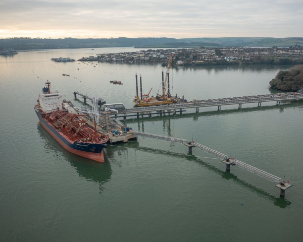 Picture of a ship at the jetty.