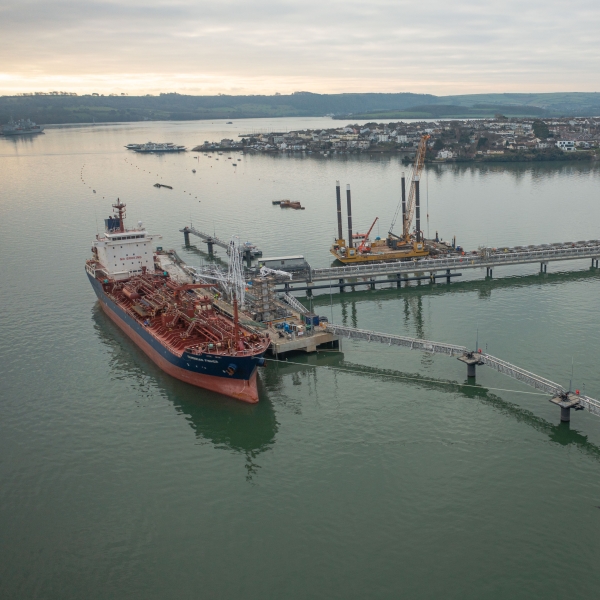Picture of a ship at the jetty.